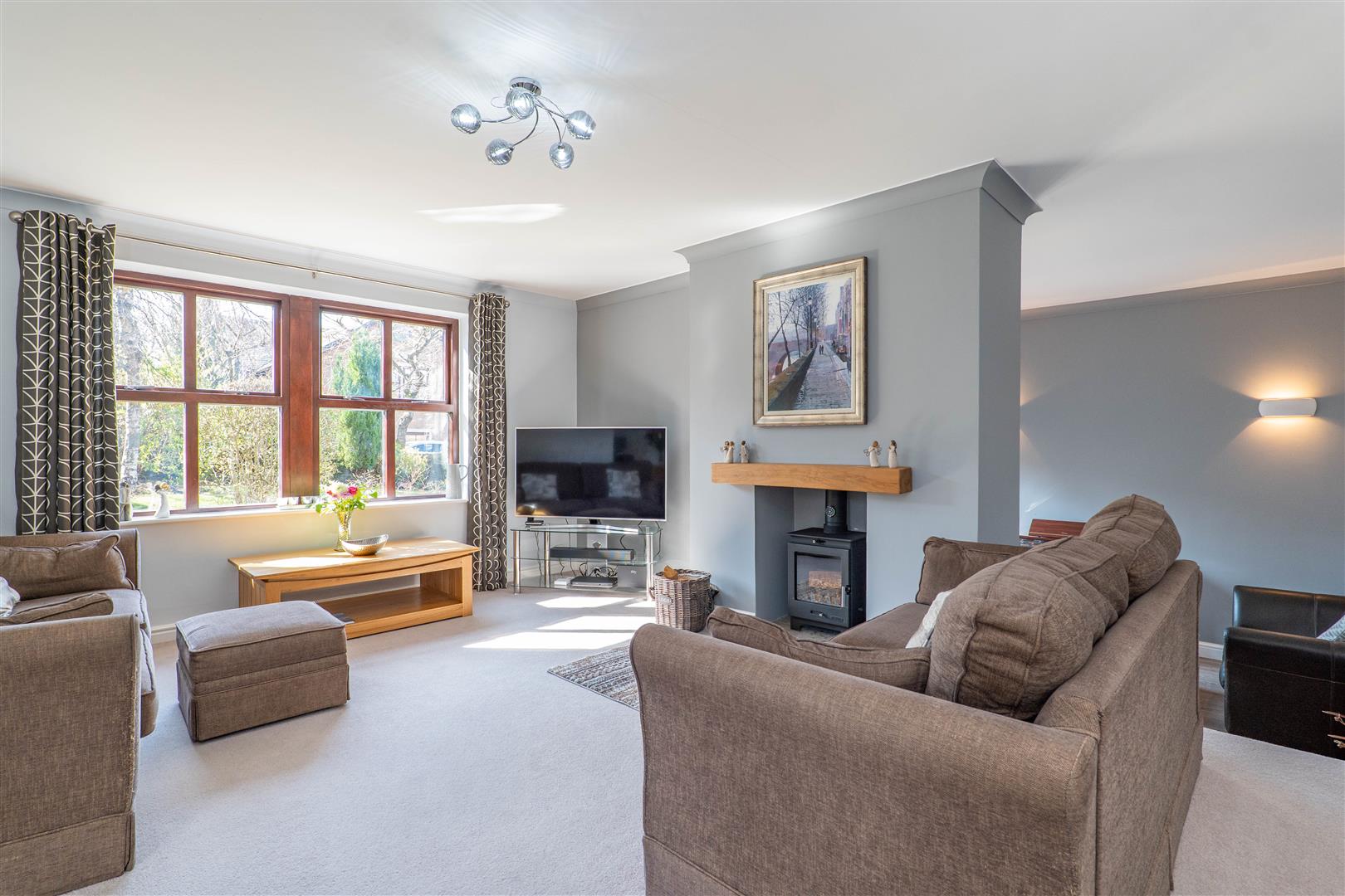 5 bed property in Millwood Close, Chorley